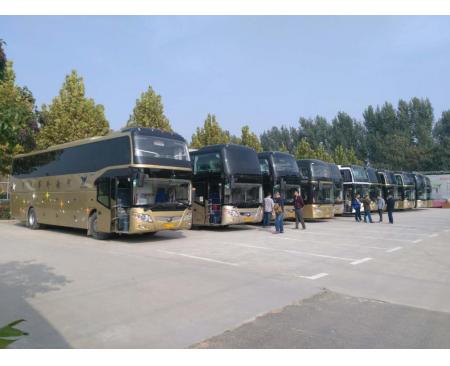 河南57座大巴車